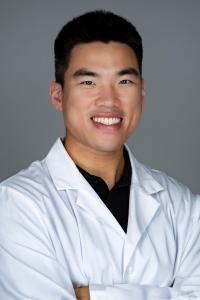 Mark Zwei Terng, MD Profile Headshot